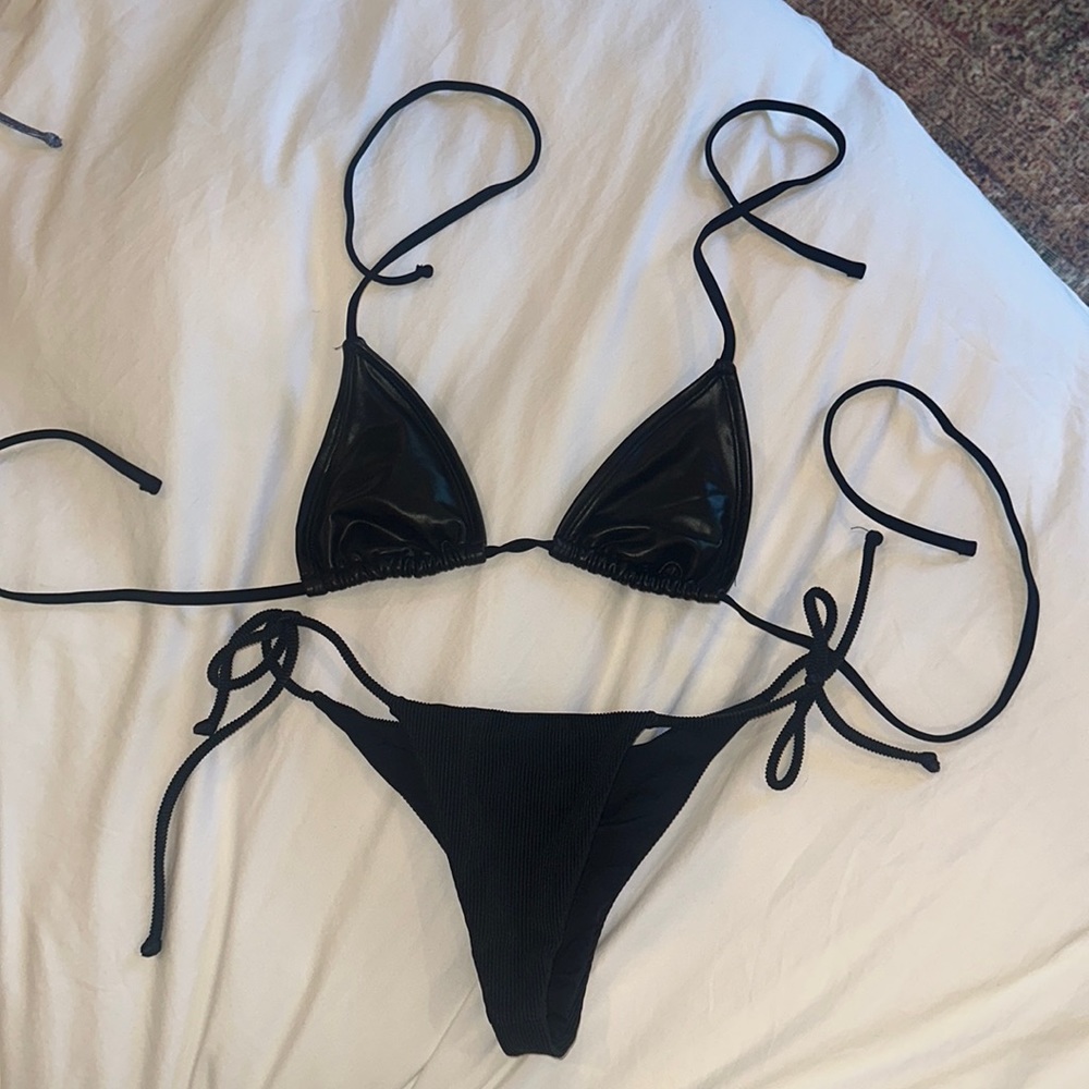 Black bikini set